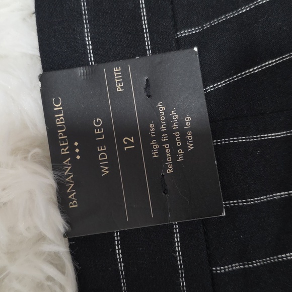 Banana Republic Black & White Striped Wide-Leg Pants. Size 12P. NWT - Picture 3 of 6